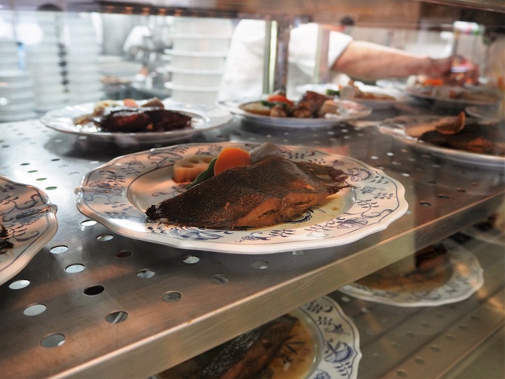 共産党食堂カレイの煮つけ
