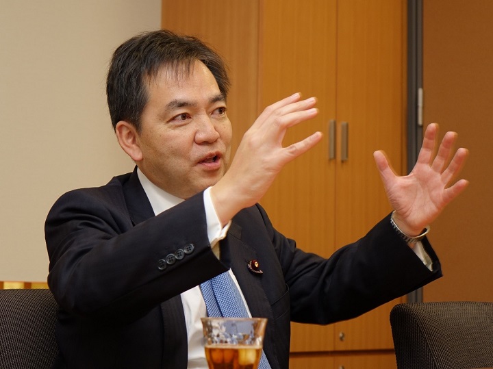 浅尾慶一郎